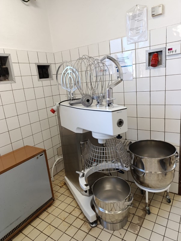 Nové moderní úsporné gastro vybavení je již na svém místě ve školní kuchyni.