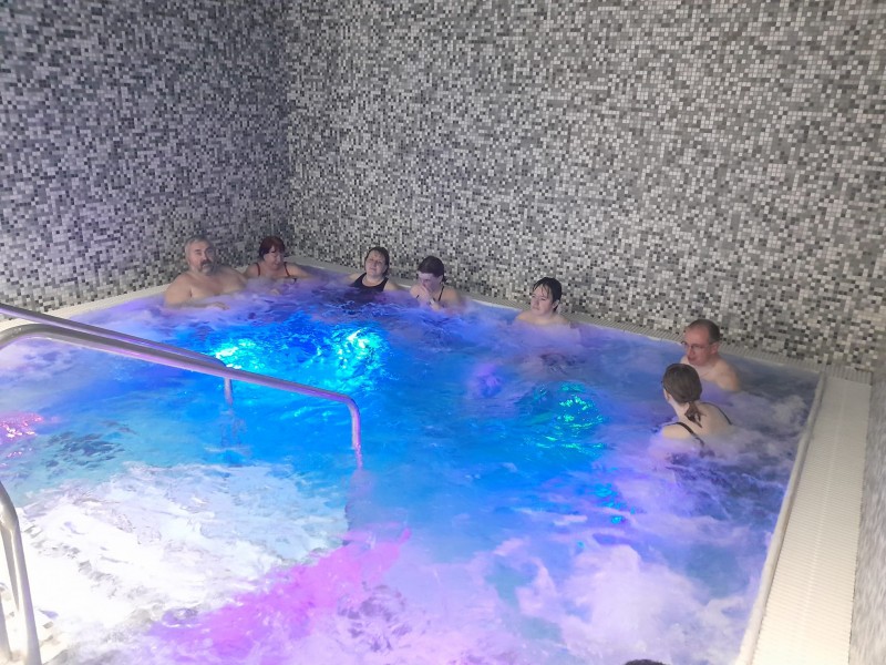 Uvolnění a relax po pracovním týdnu ve vířivce